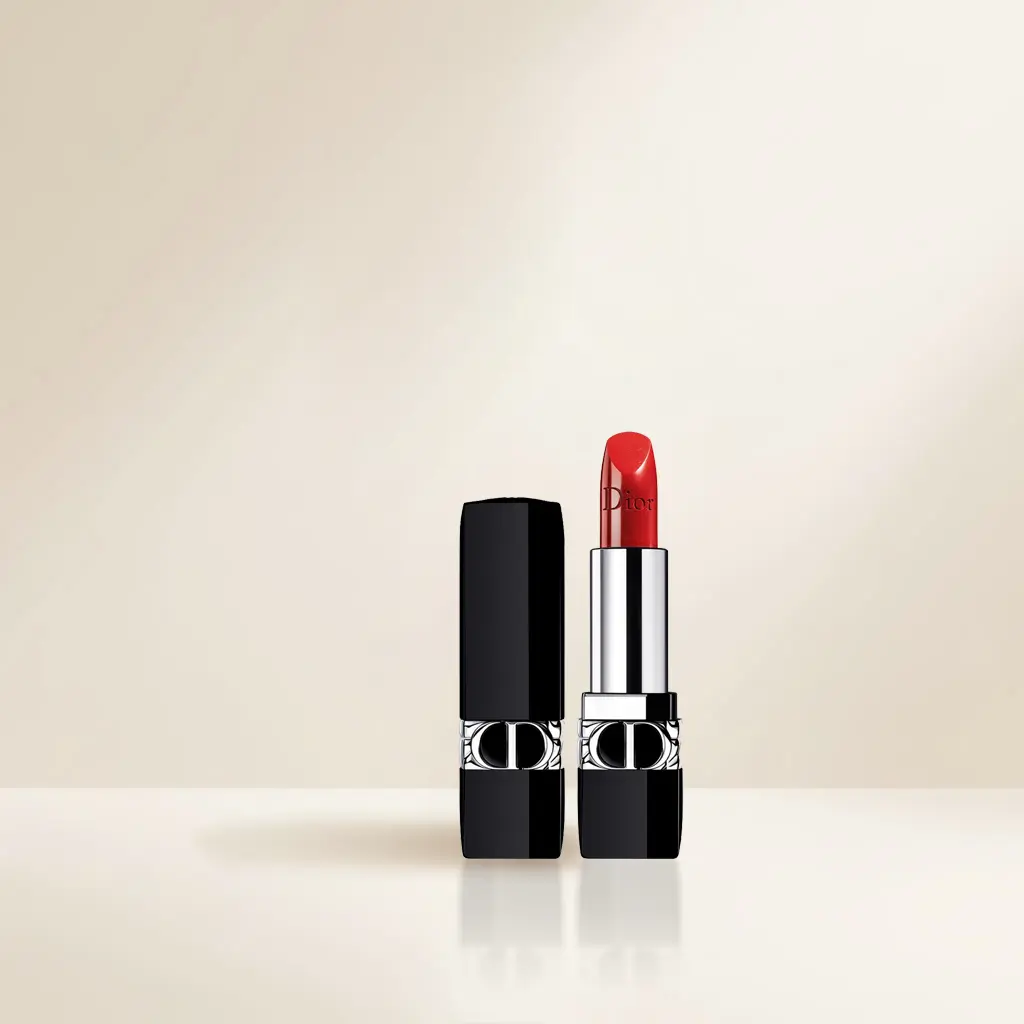 رژ لب Dior Rouge 999 یکی از نمادینترین محصولات آرایشی دیور است