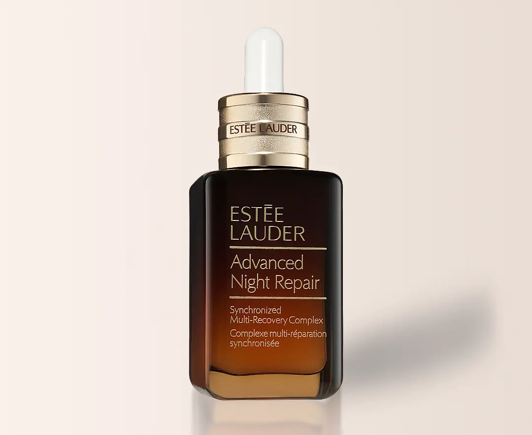 سرم Advanced Night Repair استی لادر برای آبرسانی و حمایت از ظاهر شاداب و لطیف پوست.
